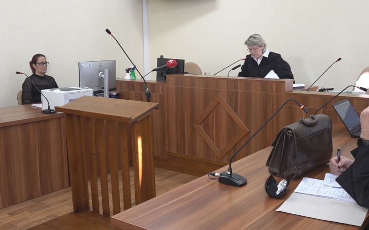 RENDŐRÖKET FENYEGETTEK KUNMADARASON