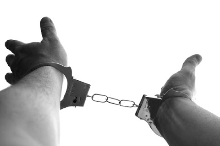 Letartóztatásban a karcagi drogkereskedő banda férfi tagjai