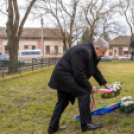 Koszorúzás Mándoky Kongúr István szobránál