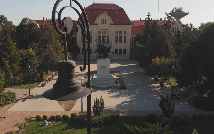 ÁLTALÁNOS KÖZMEGHALLGATÁS