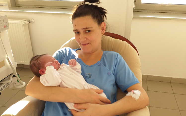 Kátai Gábor Kórházban január 1-jén 05 óra 25 perckor született meg az idei év első babája a karcagi Kozma Lara