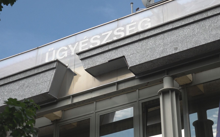 ÚJABB LOPÁSOK A TÖBBSZÖRÖS VISSZAESŐ ROVÁSÁN