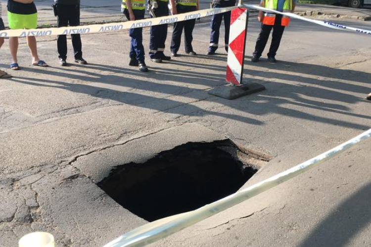 Beszakadt az úttest a toronyháznál