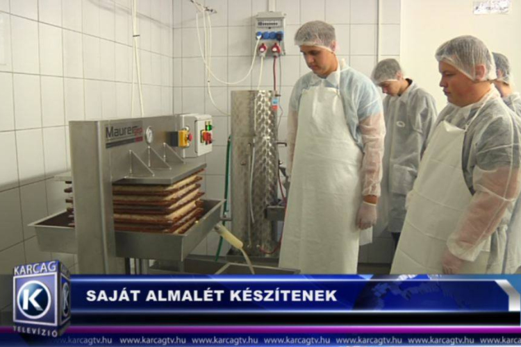 SAJÁT ALMALÉT KÉSZÍTENEK