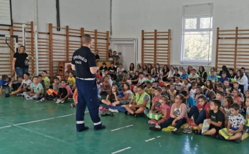 POLGÁRŐRÖK ÉS RENDŐRÖK A GYEREKEK BIZTONSÁGÁÉRT 