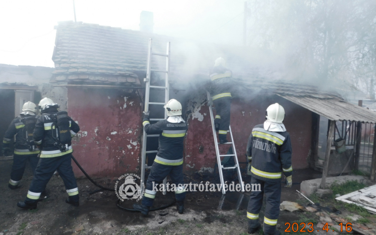 Tűz miatt vált lakhatatlanná egy karcagi lakóház