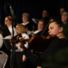 Az első adventi gyertya meggyújtása