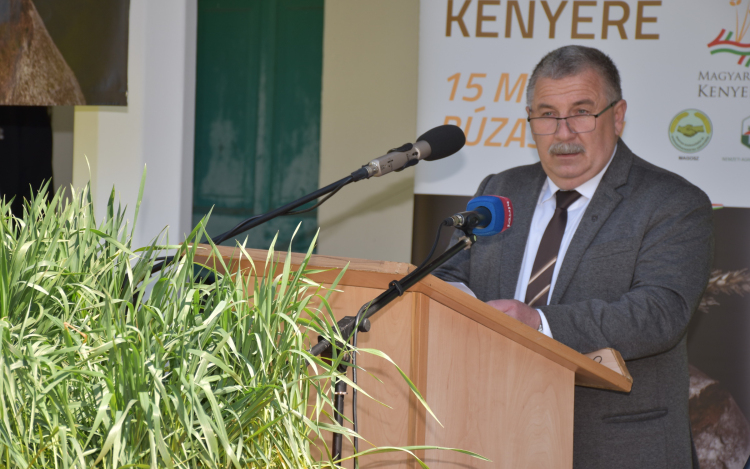 Magyarok Kenyere- búzaszentelés Karcagon