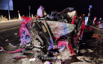 Két autó ütközött a 4-es főúton